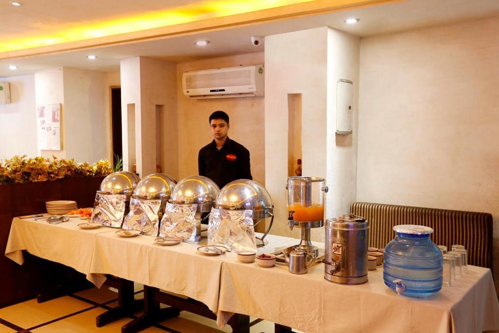 Airport La Sapphire Hotel & Restaurant New Delhi Luaran gambar